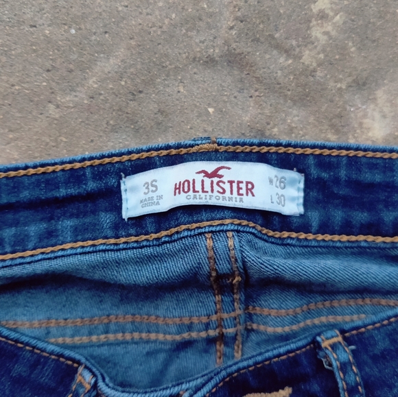Hollister Dark Wash Size 3 short - Picture 3 of 8